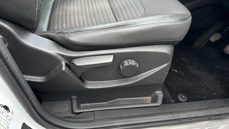 Ford Kuga 1.5 TDCi Titanium Edition 5dr 2WD Diesel Estate